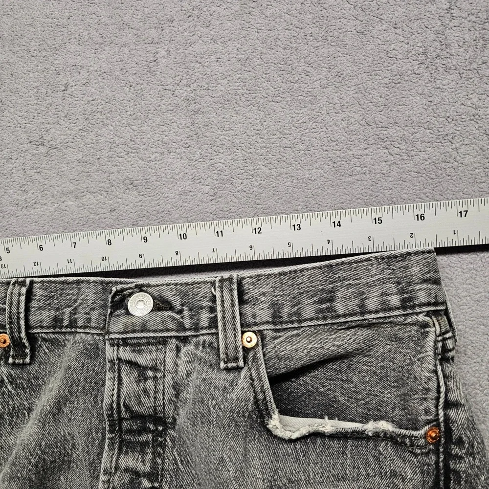Levis 501 Original Fit Gray Distressed Denim Shorts Mens W34 L9 Button Fly Jorts